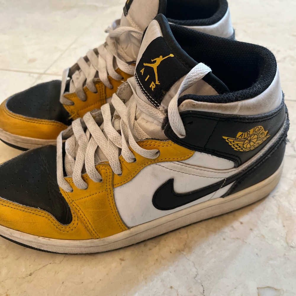 Nike Jordan Air Men's Black and Yellow Sneakers